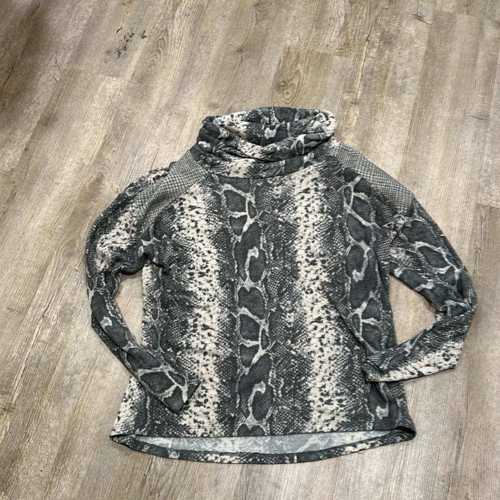 Beautiful Women’s cowl neck snake print sweater size small.